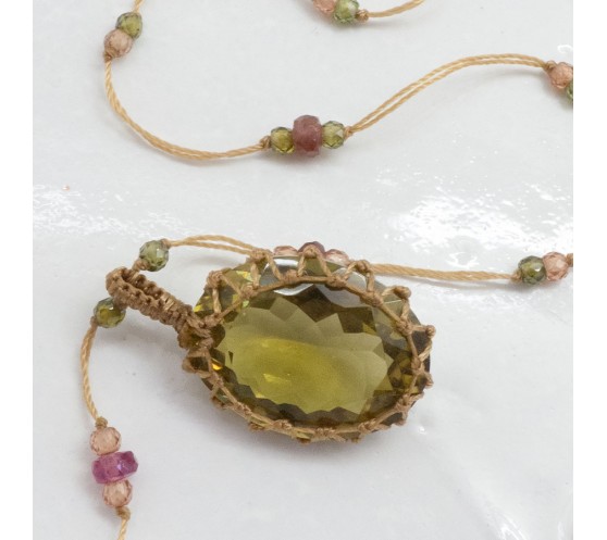 COLLIER TIBETAIN LONG - OLIVE QUARTZ...